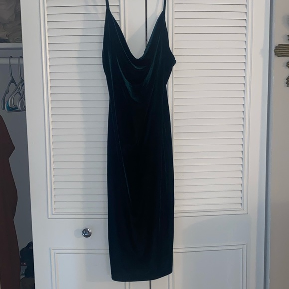 Green velvet midi dress - Picture 1 of 5